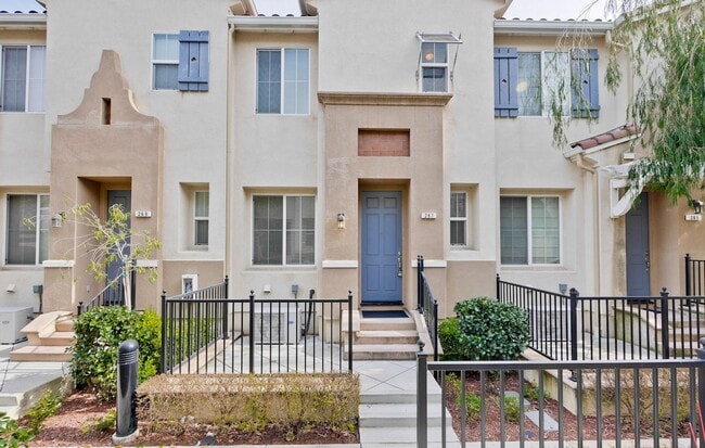 Building Photo - Sought-after Multi-level Home Near Great Mall!