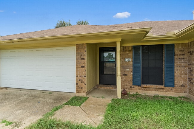 Building Photo - Beautiful 3 bedroom / 2 bath