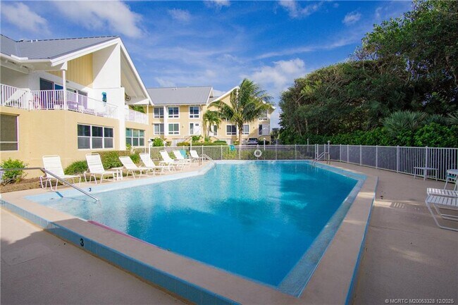 Building Photo - 245 NE MacArthur Blvd