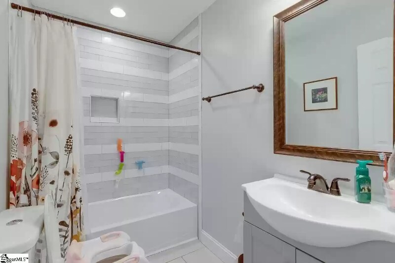 Building Photo - 10 N Rockview Dr