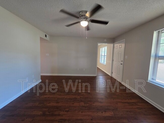 Building Photo - 113 Northfield Dr