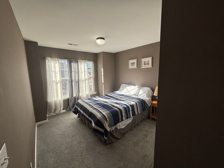 Building Photo - Room in Townhome on Linden Park Ln