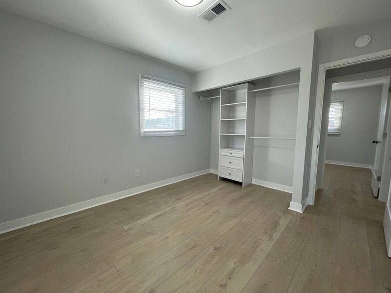 Building Photo - 8145 S Sprinkle Rd