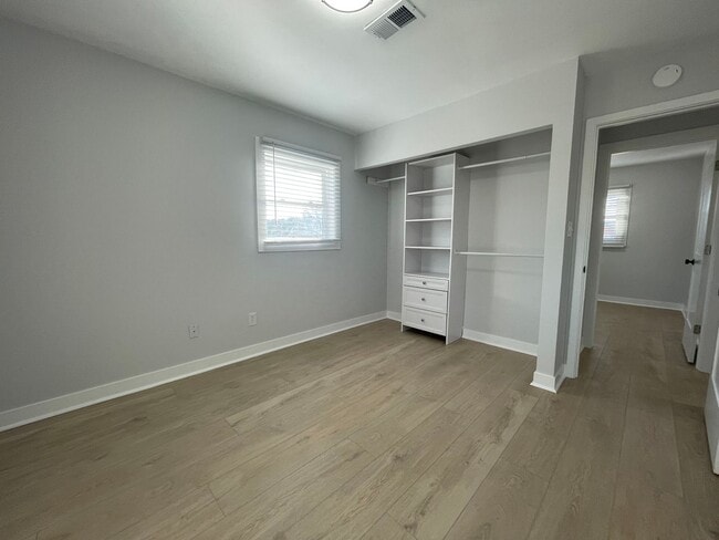 Building Photo - MOVE IN SPECIAL! Three Bedroom Home in Portage