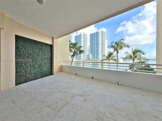 Building Photo - 848 Brickell Key Dr