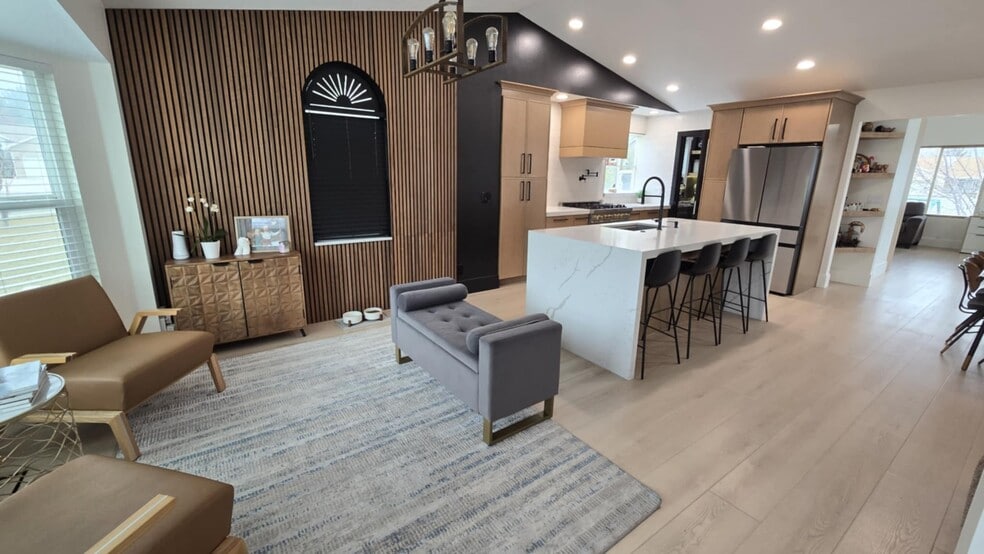 Building Photo - 2504 W Pine Needle Pl