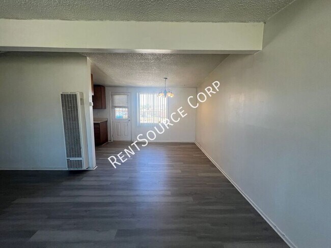 Building Photo - 1379 Riverside Dr