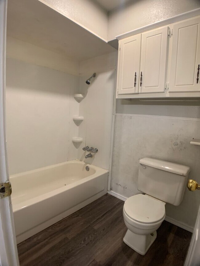 Building Photo - 5 Bedroom Choctaw!