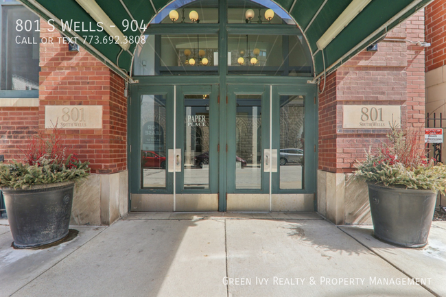Building Photo - 801 S Wells-904