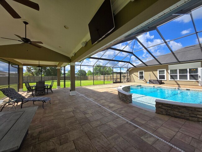 Building Photo - Gorgeous 4-Bedroom Home with Office, Pool,...