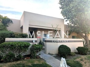 Building Photo - 2-Bedroom Condo in the Desert Princess Community