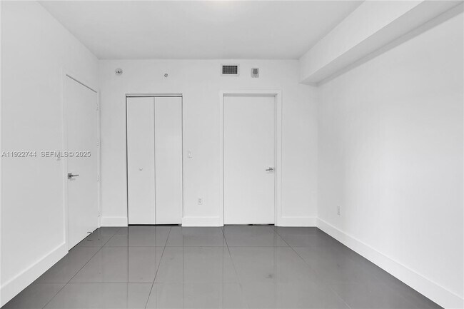 Building Photo - 488 NE 18th St