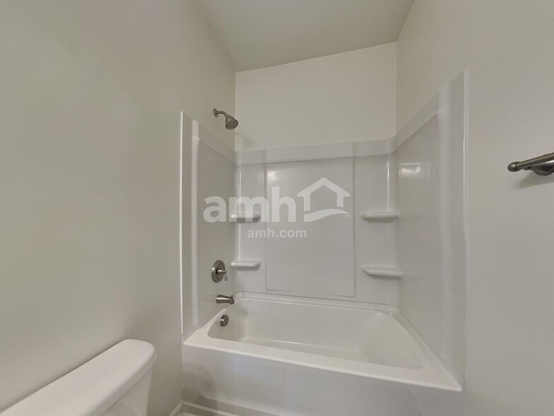 Building Photo - 137 Caledonia Dr