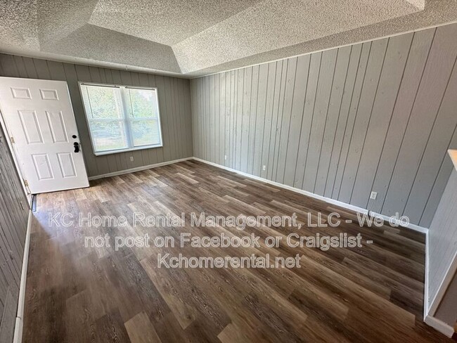 Building Photo - 9227 E 54th St