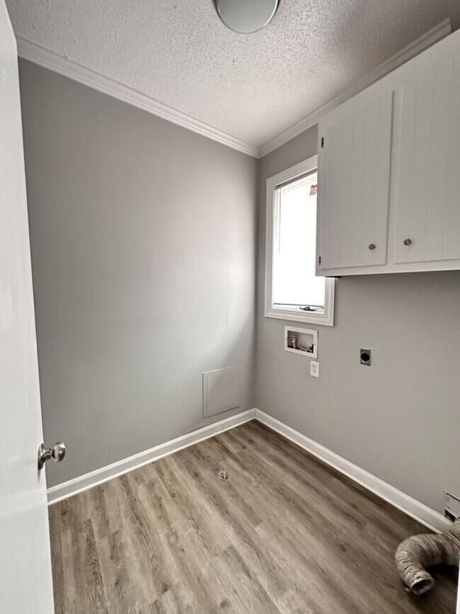 Building Photo - Large 2 Bedroom 2 Bath Condo in the Forest Oaks Community!!