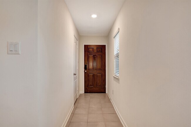 Building Photo - 9403 Castillo Ct