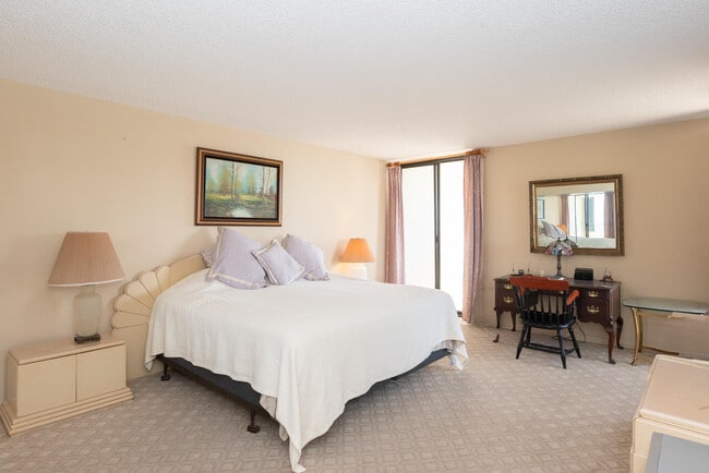 Building Photo - 5080 N Ocean Dr