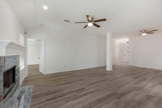 Building Photo - Updated 3-Bedroom Home with Spacious Backyard