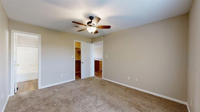 Building Photo - 1507 Hollow Hill Dr