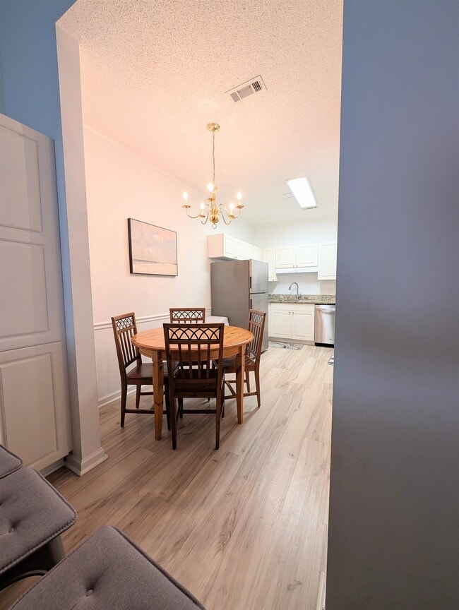 Building Photo - 9754 Leyland Dr