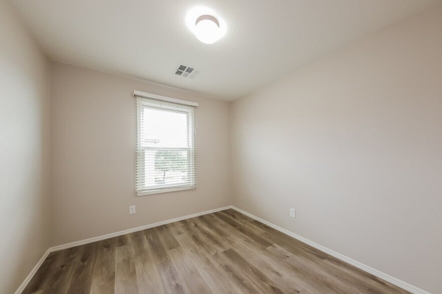 Building Photo - 28902 N 124th Dr