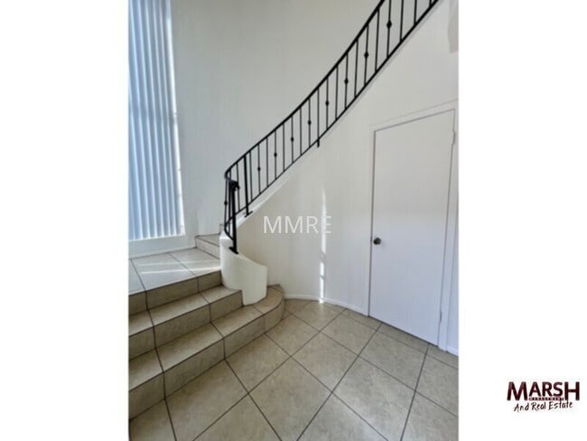 Building Photo - Nice 2 bedroom townhome with all appliances &amp; community pool in Mesa!