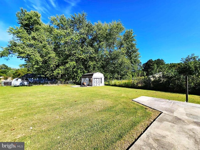 Building Photo - 8681 Mar Lynn Dr