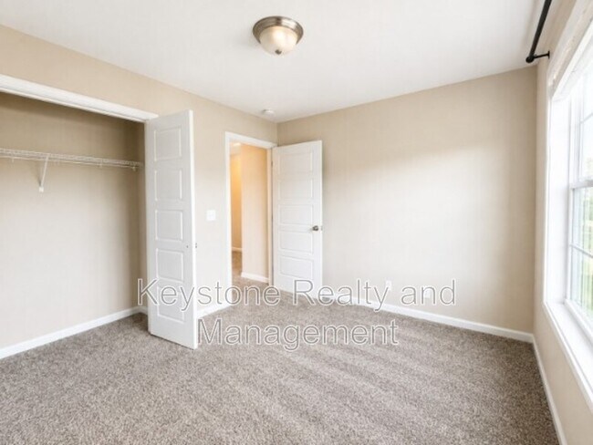 Building Photo - 384 Wingfield Dr