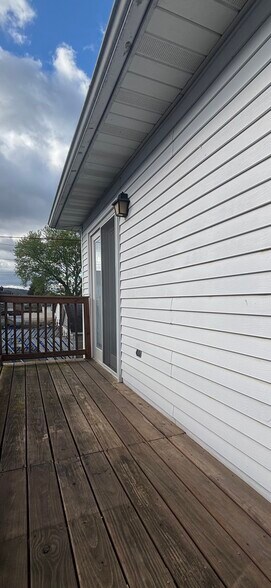 Building Photo - 1033 Wilson Ave