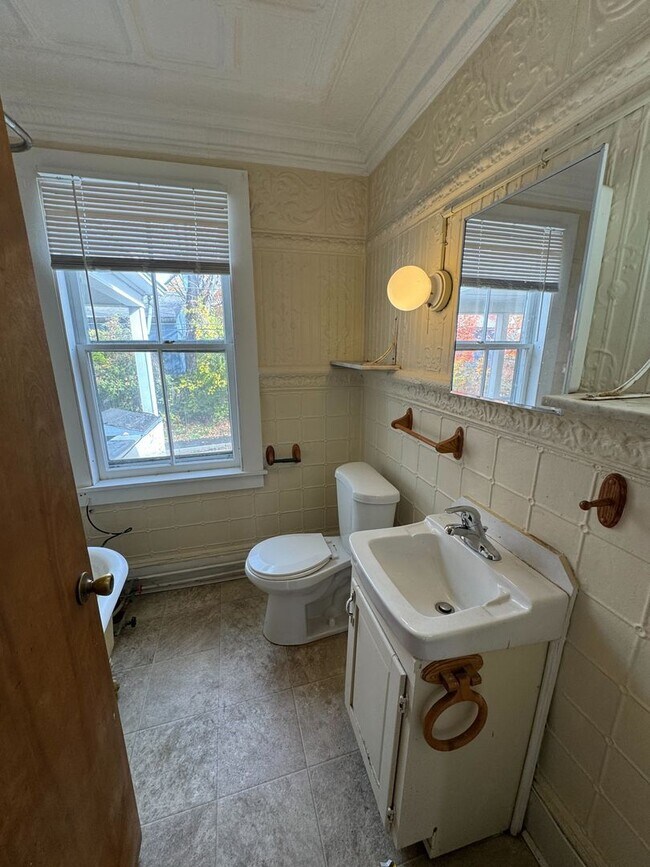 Building Photo - 16 Union St