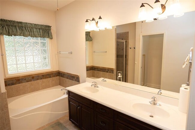 Building Photo - 106 Sweet Meadow Ct