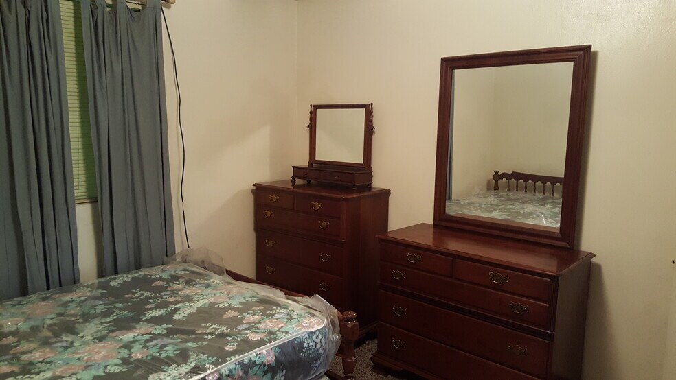 Bedroom 2, furniture included - 1216 University Ave