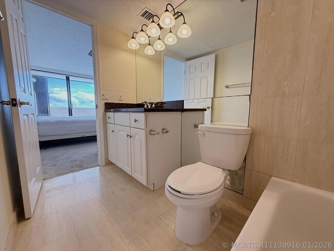 Building Photo - 5600 N Flagler Dr
