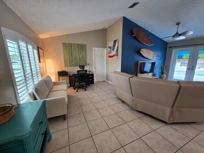 Building Photo - Port St. Lucie Single-Family home with Fenced Yard and Pool! FULLY FURNISHED!