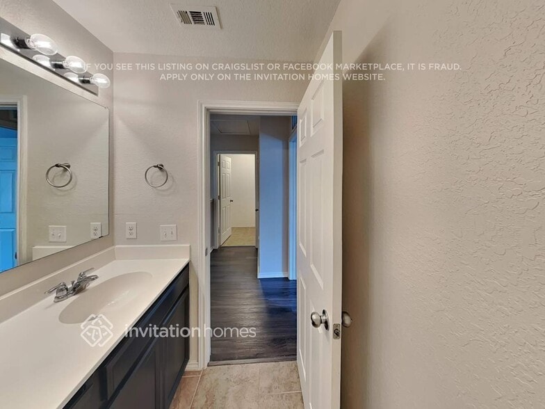 Building Photo - 1607 Crown Daisy