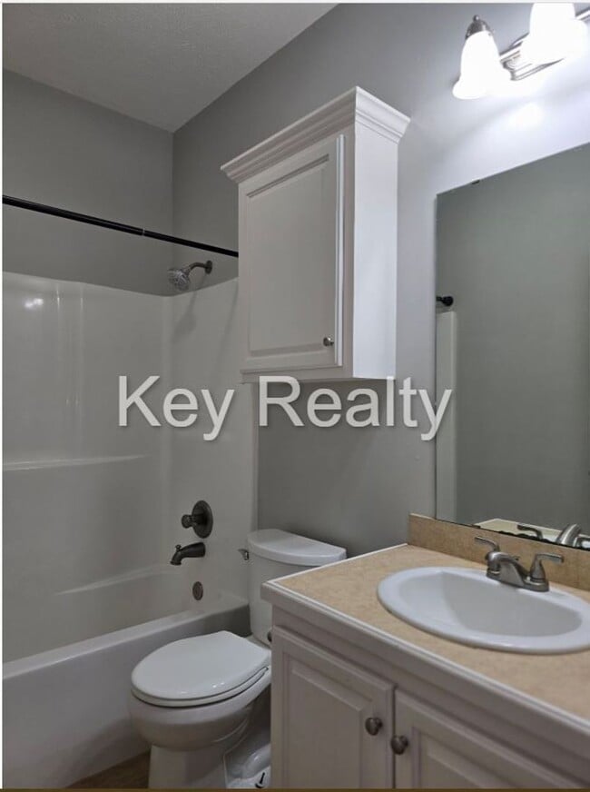 Building Photo - ****6140 Rachelle - Townhome, off Twin Bri...