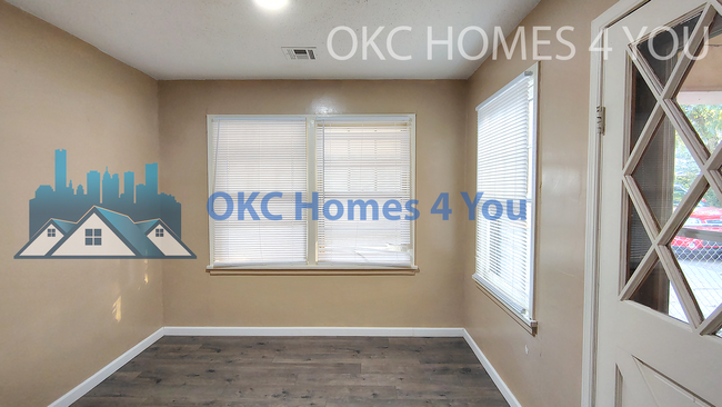 Building Photo - Be Home for the Holidays! 3 Bedroom, 1 Blk. So.of UCO - Save $500.00 off first full months rent.