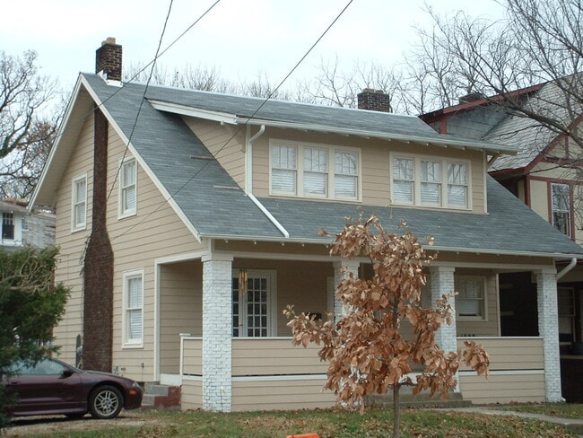 Building Photo - 267 E Lane Ave