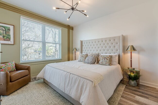 Building Photo - 525 Parkway Dr NE