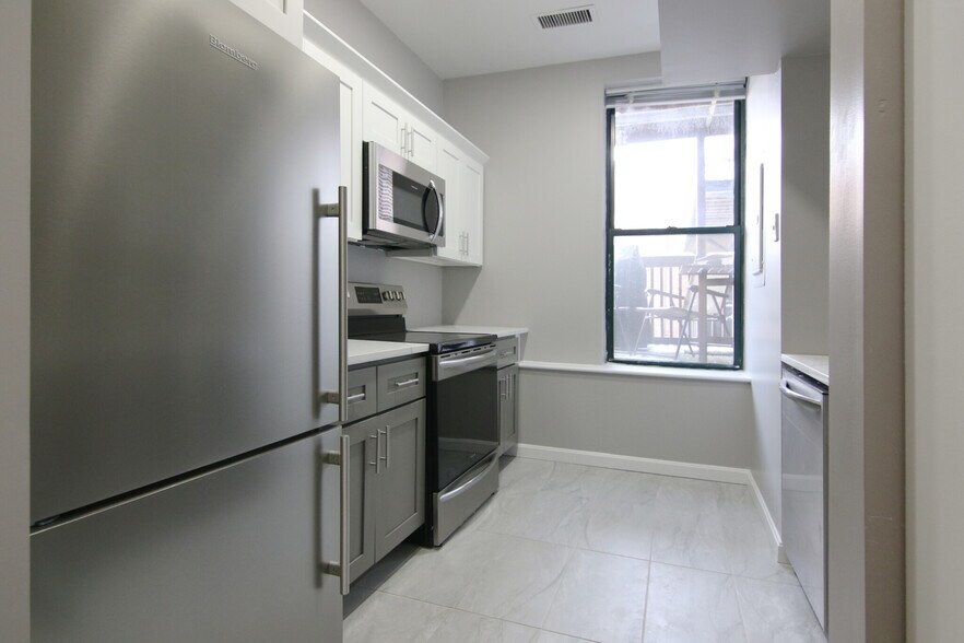 Building Photo - 151 W Brookline St