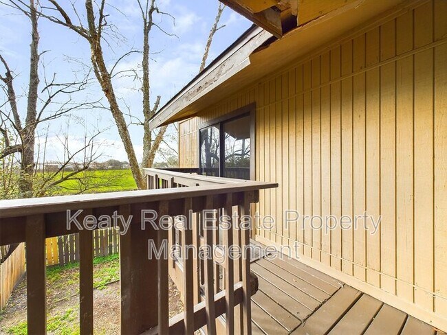 Building Photo - 301 Cougar Ridge