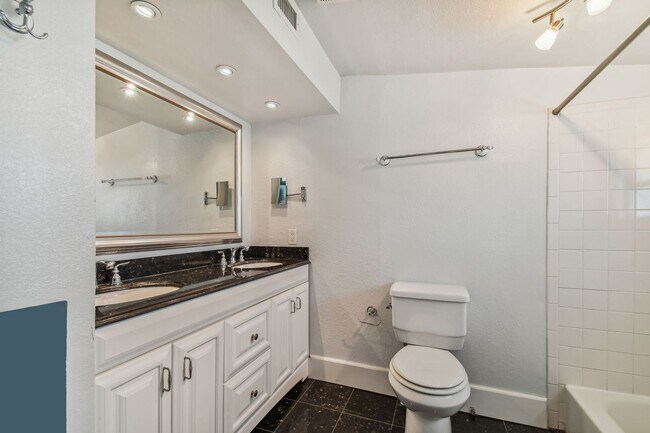 Building Photo - Riverside Heights Historic Bungalow!