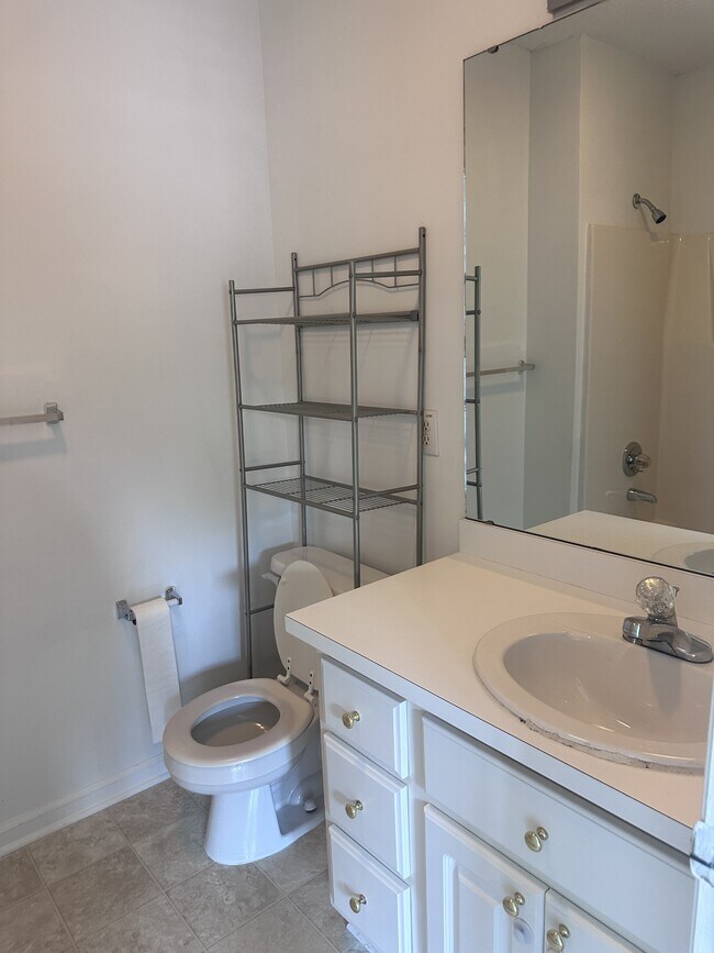 Building Photo - 118 Henley Pl