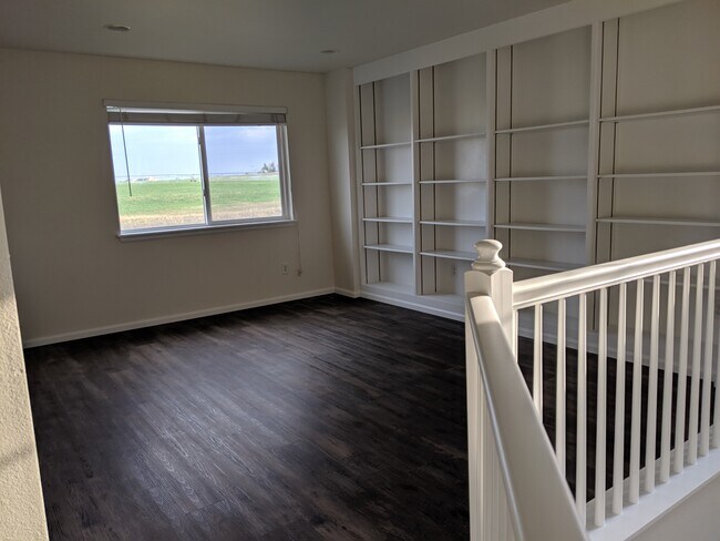 Building Photo - 1326 Graham Cir