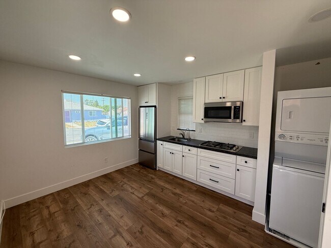 Building Photo - Newly Renovated Studio For Rent!