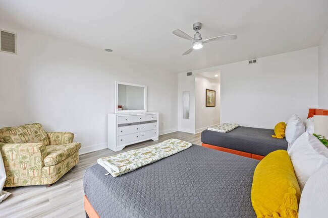 Building Photo - 873 S Atlantic Ave