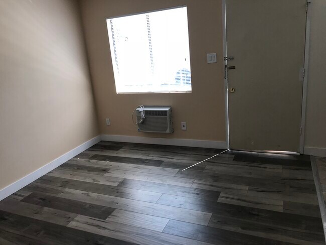 Living Room - 3214 Castalia Ave