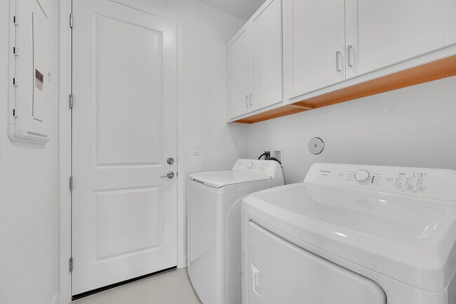 Building Photo - 3462 Cedar Grv Dr