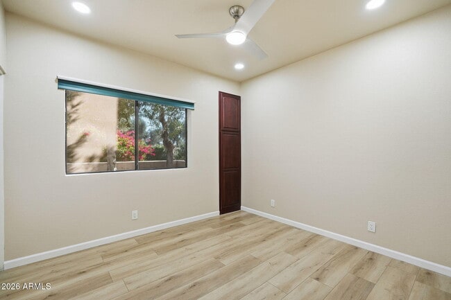 Building Photo - 9708 E Vía Linda