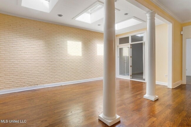 Building Photo - 246 Eastbrooke St